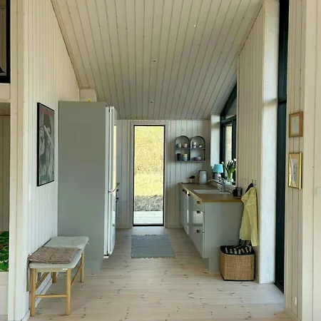 Moderne Traehus I Helgenaes' Bakkede Holiday home Knebel
