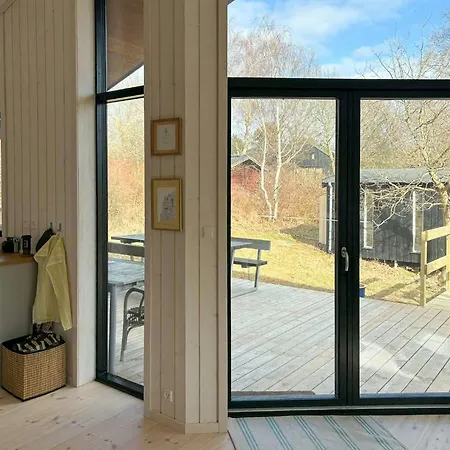 Holiday home Moderne Traehus I Helgenaes' Bakkede