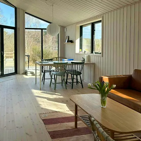 Moderne Traehus I Helgenaes' Bakkede Hébergement de vacances *
