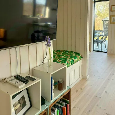 Moderne Traehus I Helgenaes' Bakkede