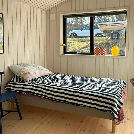Moderne Traehus I Helgenaes' Bakkede Holiday home *