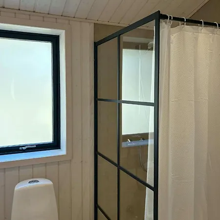 Moderne Traehus I Helgenaes' Bakkede Holiday home Knebel