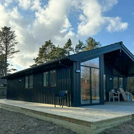 Moderne Traehus I Helgenaes' Bakkede * Knebel