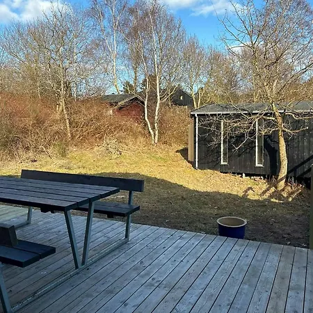 Holiday home Moderne Traehus I Helgenaes' Bakkede