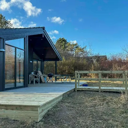 Moderne Traehus I Helgenaes' Bakkede