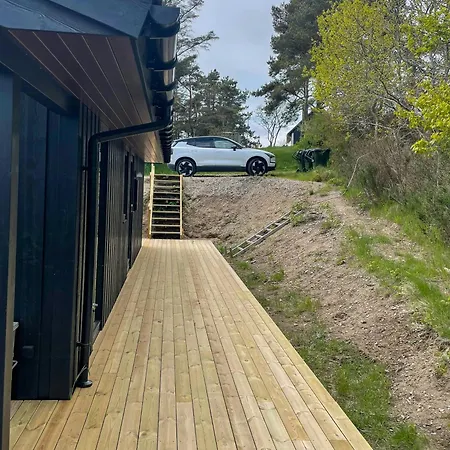 Moderne Traehus I Helgenaes' Bakkede *