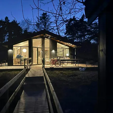 Hébergement de vacances Moderne Traehus I Helgenaes' Bakkede *